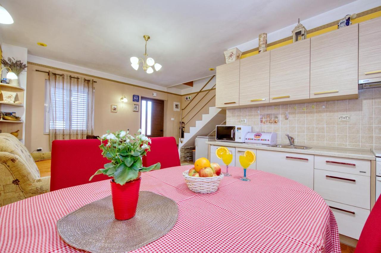 Apartment Simeone Zara Esterno foto