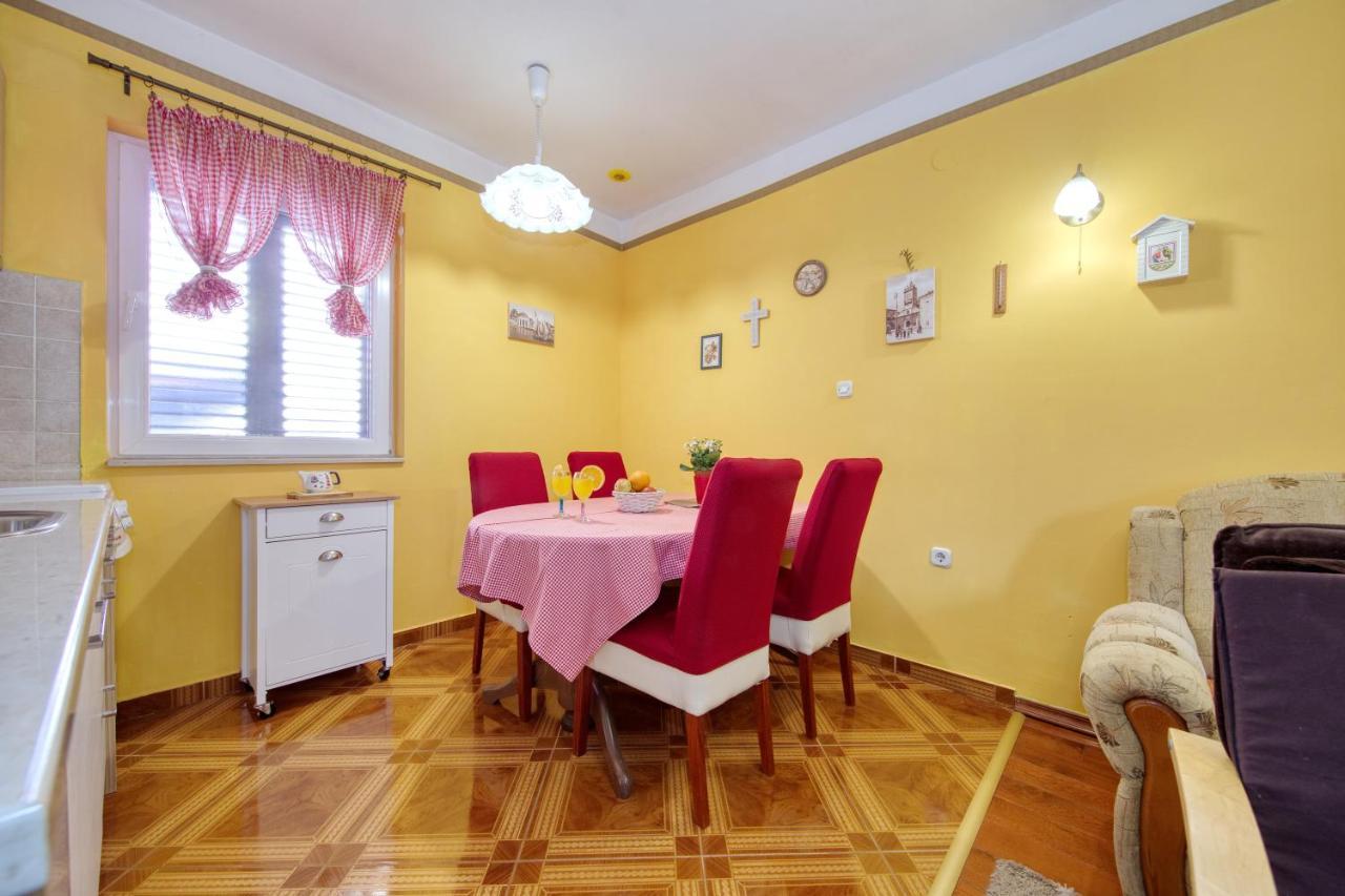 Apartment Simeone Zara Esterno foto