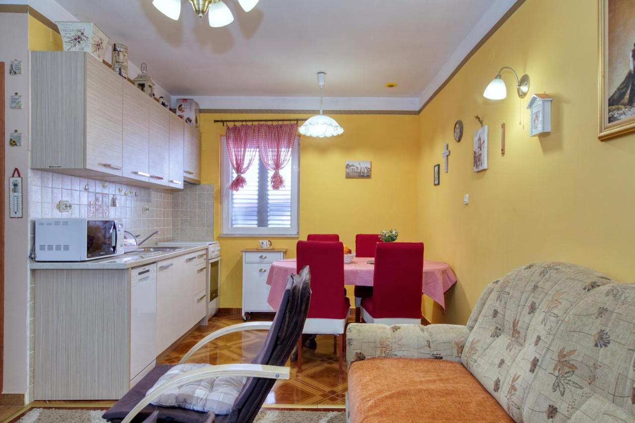 Apartment Simeone Zara Esterno foto